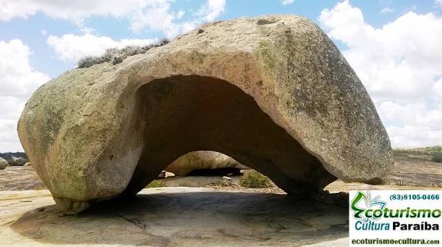 Lajedo do Pai Mateus: pedras em forma de capacete