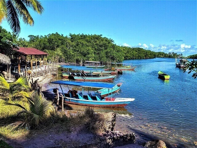 Boats leaving the Sinibu River