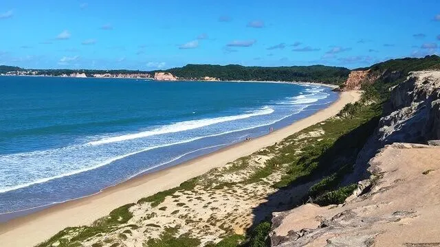 Acima da falésia de Tibault do Sul, lado Pipa