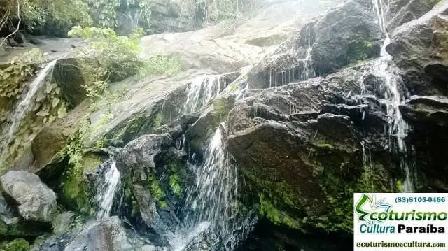Cachoeira do Roncador... sem água no verão! Cachoeira do Roncador... no verão!