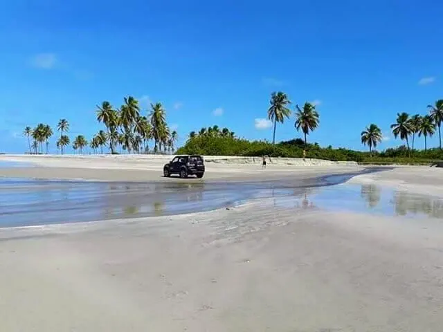 Passeio no litoral norte de Joao Pessoa, na Ponta de Lucena de jipe 4x4