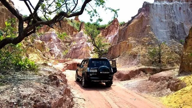 Cânion de Coqueirinho, de 4x4 Dentro do cânion de Coqueirinho, litoral sul de João Pessoa
