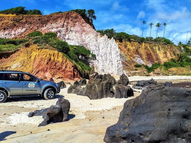 Passeio litoral sul João Pessoa: Pedras vulcânicas na Barra do Gramame