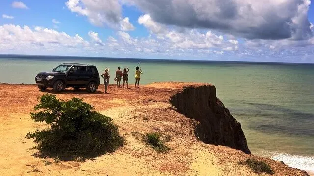 Mirante de Coqueirinho, de Jipe 4x4 Acima das falésias de Coqueirinho, litoral sul da Paraiba