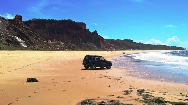 Litoral sul de João Pessoa: Passeio de Jipe 4x4 na praia de Coqueirinho