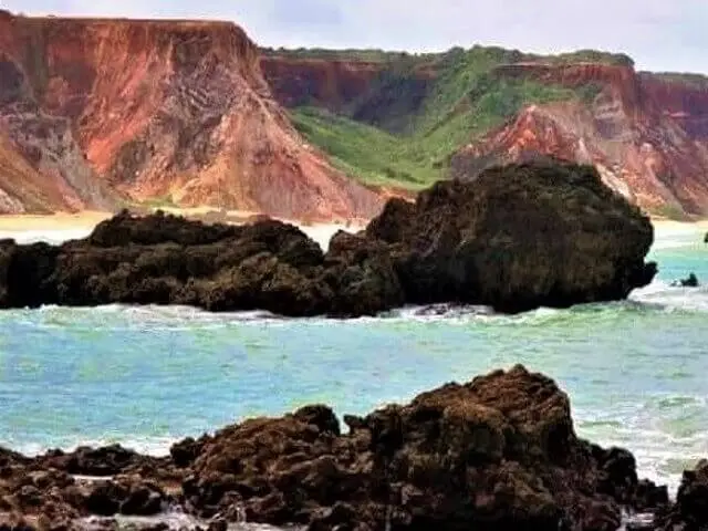 Falésias coloridas da APA Tambaba As falésias arenosas coloridas da APA Tambaba